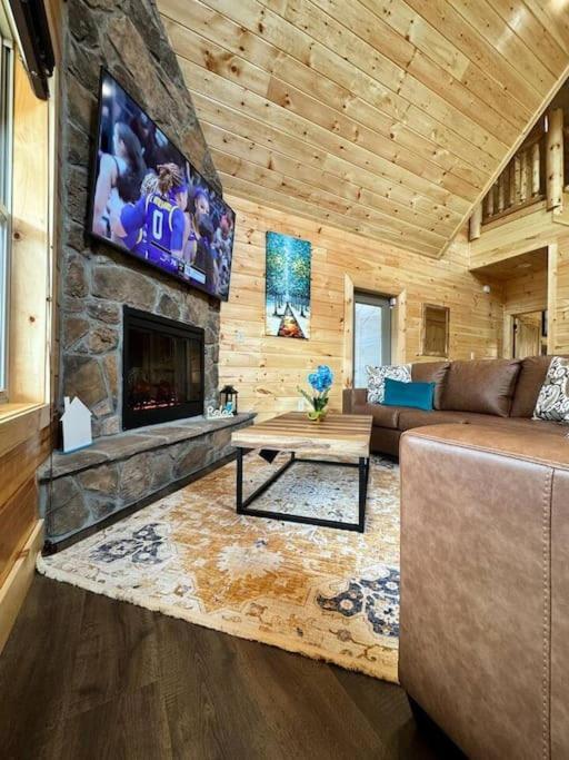 Vila New! Indoor Pool/Ps 5/Hot Tub/Parkway Pigeon Forge Exteriér fotografie