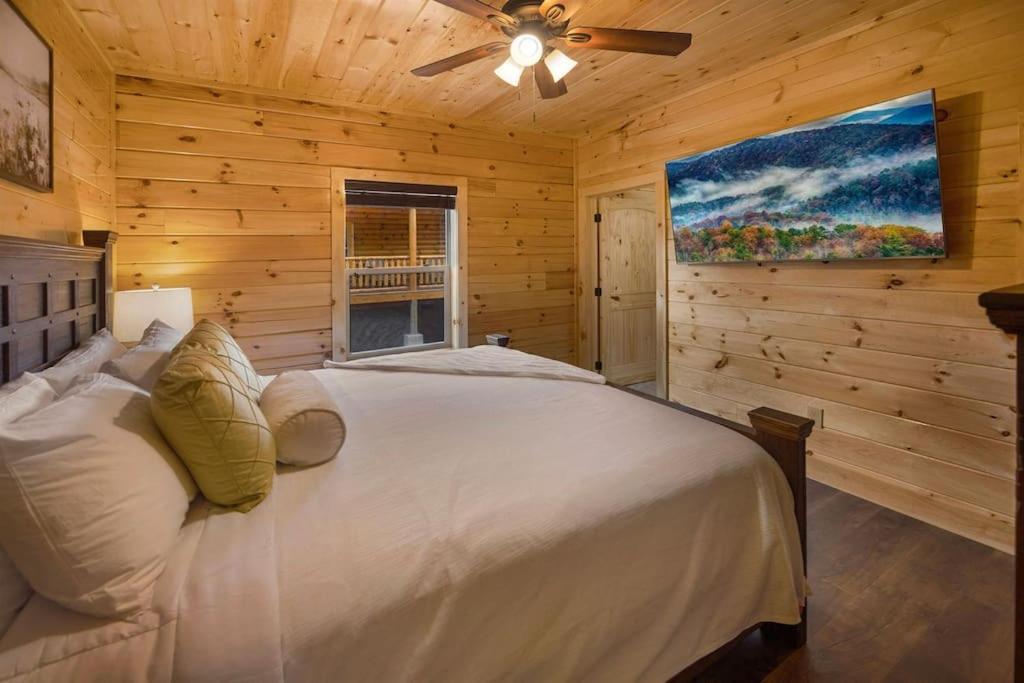 Vila New! Indoor Pool/Ps 5/Hot Tub/Parkway Pigeon Forge Exteriér fotografie