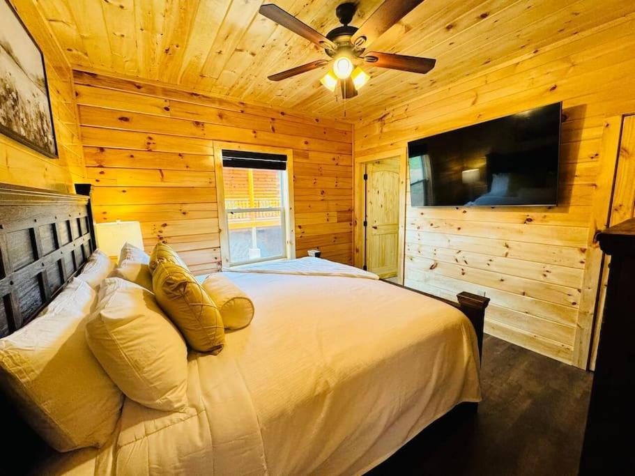 Vila New! Indoor Pool/Ps 5/Hot Tub/Parkway Pigeon Forge Exteriér fotografie