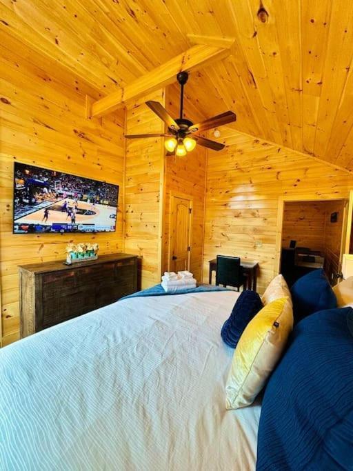 Vila New! Indoor Pool/Ps 5/Hot Tub/Parkway Pigeon Forge Exteriér fotografie