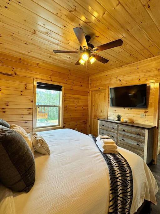 Vila New! Indoor Pool/Ps 5/Hot Tub/Parkway Pigeon Forge Exteriér fotografie