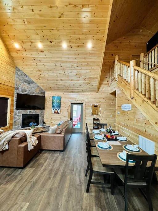 Vila New! Indoor Pool/Ps 5/Hot Tub/Parkway Pigeon Forge Exteriér fotografie