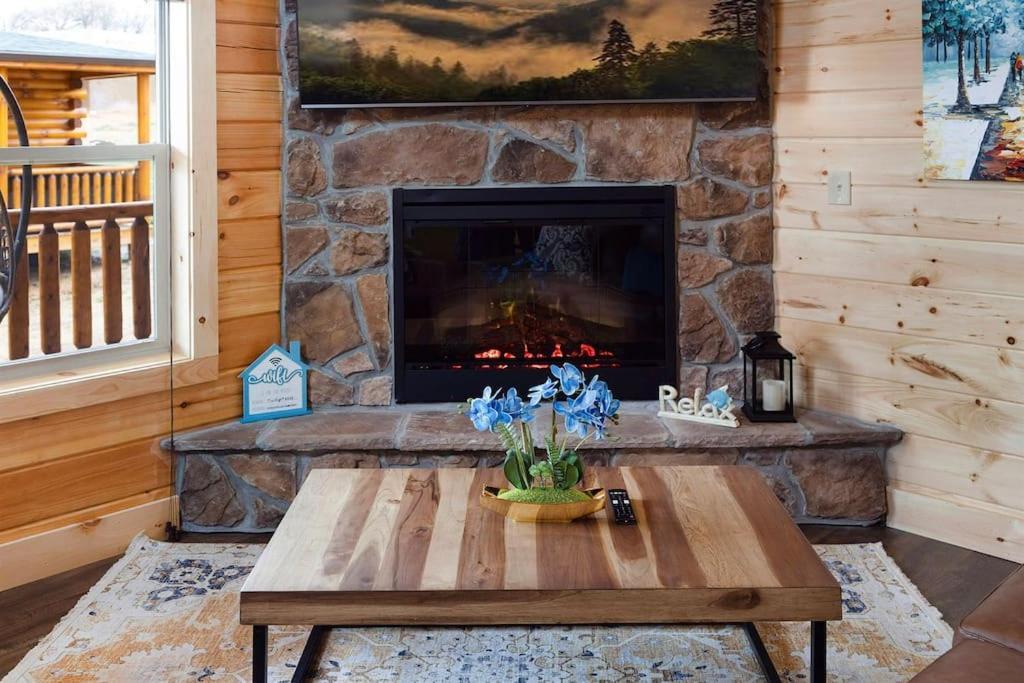 Vila New! Indoor Pool/Ps 5/Hot Tub/Parkway Pigeon Forge Exteriér fotografie